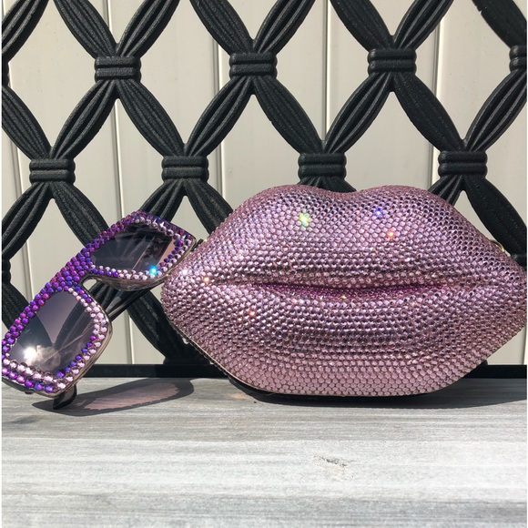Pink Bling Lip Clutch - Picture 1 of 3